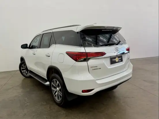 TOYOTA-HILUX SW4-2016