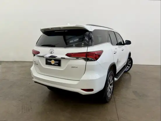 TOYOTA-HILUX SW4-2016