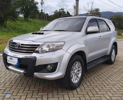 TOYOTA-HILUX SW4-2014