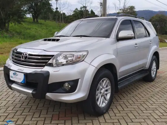 TOYOTA-HILUX SW4-3.0 SRV 4X4 16V TURBO INTERCOOLER DIESEL 4P AUTOMÁTICO TOYOTA-HILUX SW4-2014