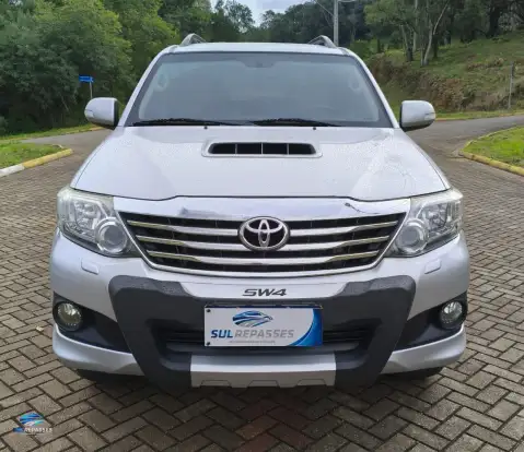 TOYOTA-HILUX SW4-2014