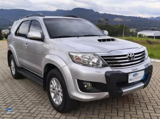 TOYOTA-HILUX SW4-2014