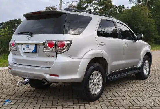 TOYOTA-HILUX SW4-2014