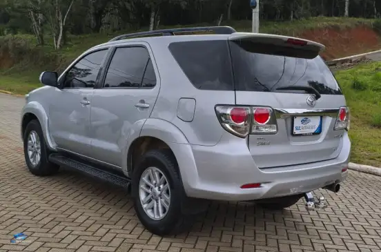 TOYOTA-HILUX SW4-2014