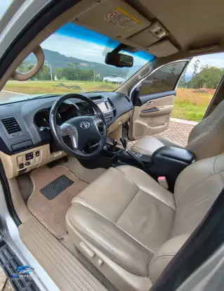 TOYOTA-HILUX SW4-2014