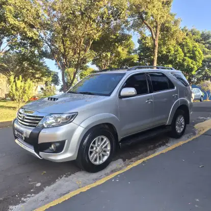 TOYOTA-HILUX SW4-3.0 SRV 4X4 16V TURBO INTERCOOLER DIESEL 4P AUTOMÁTICO TOYOTA-HILUX SW4-2012