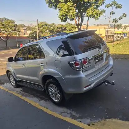 TOYOTA-HILUX SW4-3.0 SRV 4X4 16V TURBO INTERCOOLER DIESEL 4P AUTOMÁTICO TOYOTA-HILUX SW4-2012