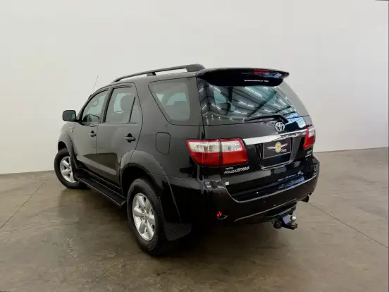 TOYOTA-HILUX SW4-2011