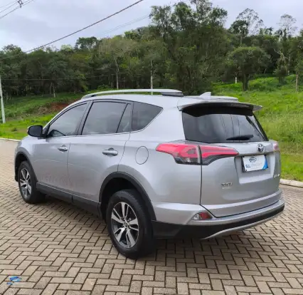 TOYOTA-RAV4-2017