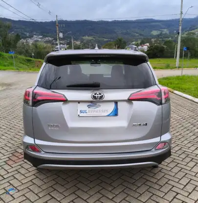 TOYOTA-RAV4-2017
