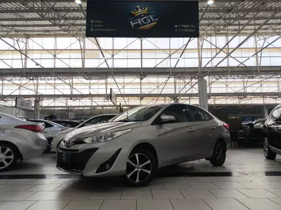 TOYOTA-YARIS-2019
