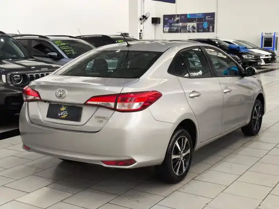 TOYOTA-YARIS-2019