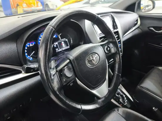 TOYOTA-YARIS-2019