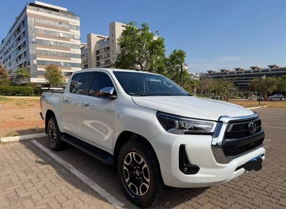 TOYOTA HILUX 2.8 D-4D TURBO DIESEL CD SRX 4X4 AUTOMÁTICO