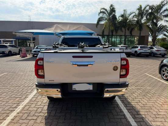 TOYOTA-HILUX-2023