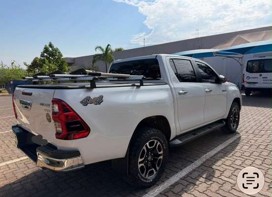 TOYOTA-HILUX-2023