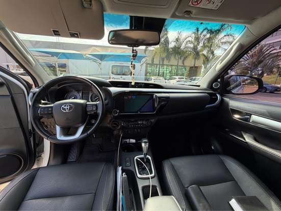 TOYOTA-HILUX-2023