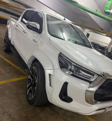 TOYOTA HILUX 2.8 D-4D TURBO DIESEL CD SRX PLUS 4X4 AUTOMÁTICO