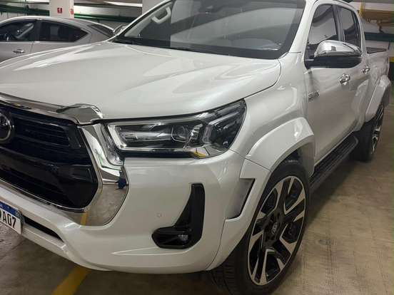 TOYOTA-HILUX-2.8 D-4D TURBO DIESEL CD SRX PLUS 4X4 AUTOMÁTICO TOYOTA-HILUX-2024
