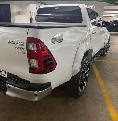 TOYOTA-HILUX-2.8 D-4D TURBO DIESEL CD SRX PLUS 4X4 AUTOMÁTICO TOYOTA-HILUX-2024