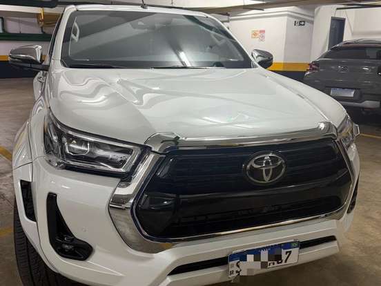 TOYOTA-HILUX-2.8 D-4D TURBO DIESEL CD SRX PLUS 4X4 AUTOMÁTICO TOYOTA-HILUX-2024