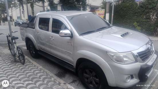 TOYOTA-HILUX-2012