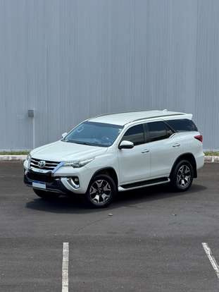 TOYOTA-HILUX SW4-2.8 SRX DIAMOND 4X4 7 LUGARES 16V TURBO INTERCOOLER DIESEL 4P AUTOMÁTICO TOYOTA-HILUX SW4-2018