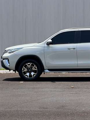 TOYOTA-HILUX SW4-2.8 SRX DIAMOND 4X4 7 LUGARES 16V TURBO INTERCOOLER DIESEL 4P AUTOMÁTICO TOYOTA-HILUX SW4-2018