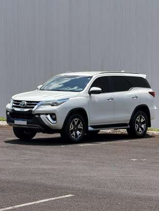 TOYOTA-HILUX SW4-2.8 SRX DIAMOND 4X4 7 LUGARES 16V TURBO INTERCOOLER DIESEL 4P AUTOMÁTICO TOYOTA-HILUX SW4-2018