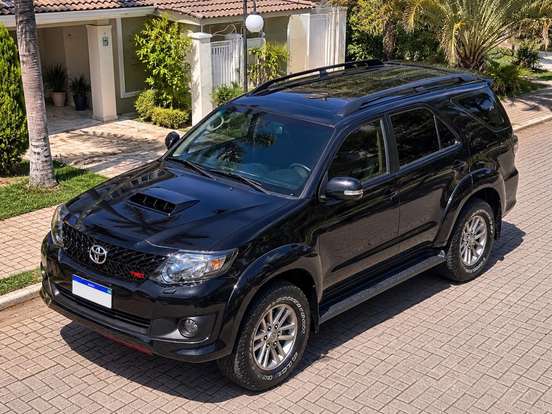 TOYOTA-HILUX SW4-3.0 SRV 4X4 16V TURBO INTERCOOLER DIESEL 4P AUTOMÁTICO TOYOTA-HILUX SW4-2013