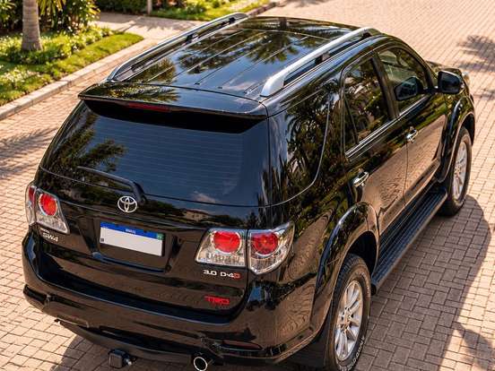 TOYOTA-HILUX SW4-3.0 SRV 4X4 16V TURBO INTERCOOLER DIESEL 4P AUTOMÁTICO TOYOTA-HILUX SW4-2013