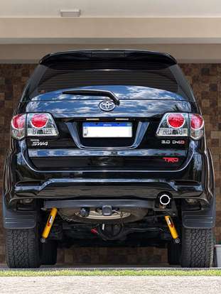 TOYOTA-HILUX SW4-2013