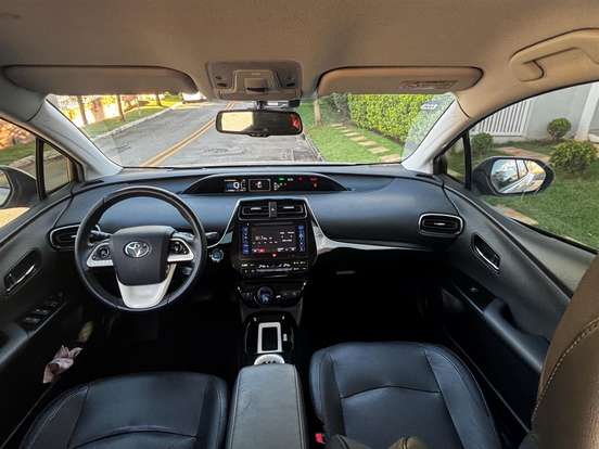 TOYOTA-PRIUS-2015