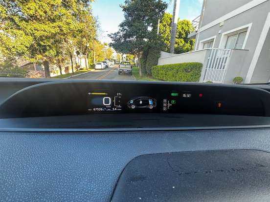 TOYOTA-PRIUS-2015