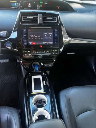 TOYOTA-PRIUS-2015