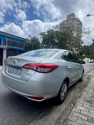 TOYOTA-YARIS-2022