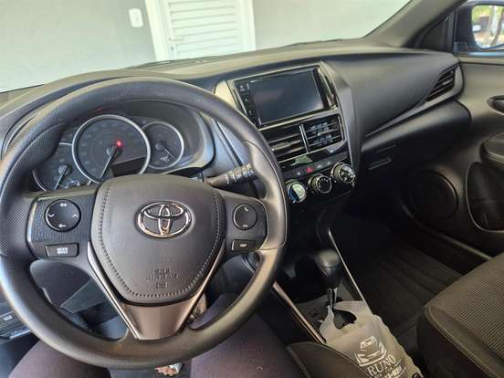 TOYOTA-YARIS-2022