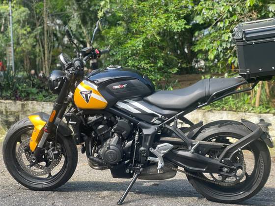 TRIUMPH TRIDENT 660 