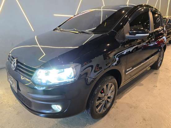 VOLKSWAGEN-FOX-1.6 MI HIGHLINE 8V FLEX 4P AUTOMATIZADO VOLKSWAGEN-FOX-2013
