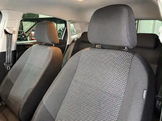 VOLKSWAGEN-POLO-2020