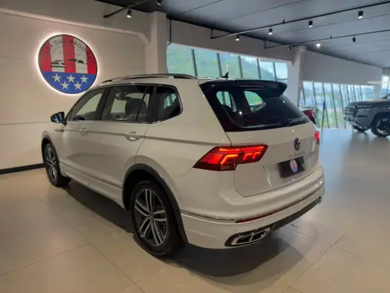 VOLKSWAGEN-TIGUAN-2.0 300 TSI GASOLINA ALLSPACE R-LINE AUTOMÁTICO VOLKSWAGEN-TIGUAN-2024
