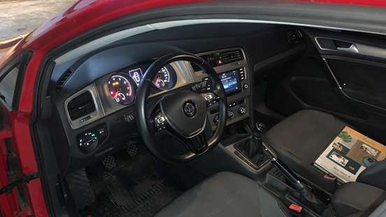 VOLKSWAGEN-GOLF-2017