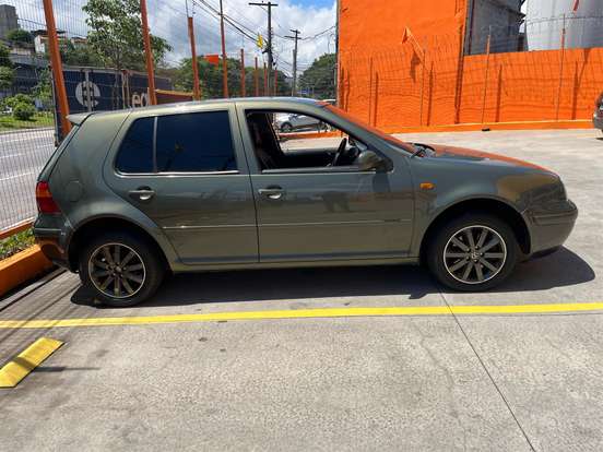 VOLKSWAGEN-GOLF-2000