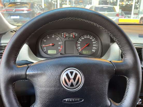 VOLKSWAGEN-GOLF-2000