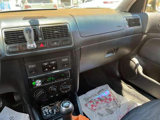 VOLKSWAGEN-GOLF-2000