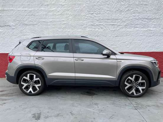 VOLKSWAGEN-TAOS-2023