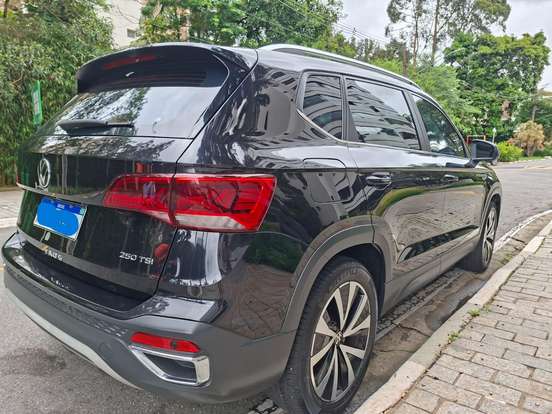 VOLKSWAGEN-TAOS-2022