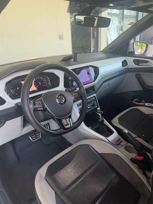 VOLKSWAGEN-T-CROSS-2020