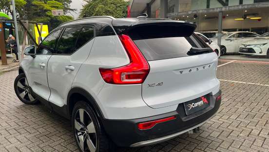 VOLVO-XC40-2020