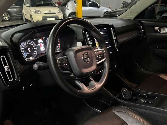 VOLVO-XC40-2.0 T4 GASOLINA MOMENTUM GEARTRONIC VOLVO-XC40-2020